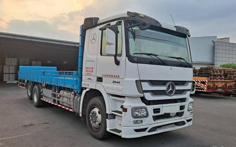 2011年 賓士Benz 26噸 大貨車(可聯結)